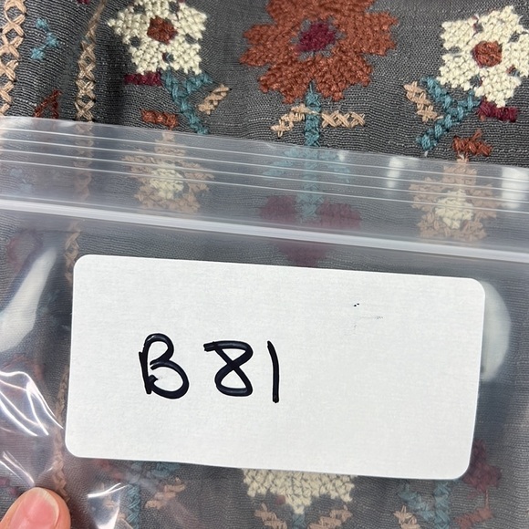 Mine  embroidered off the shoulder Peasant farmhouse top - Picture 9 of 10